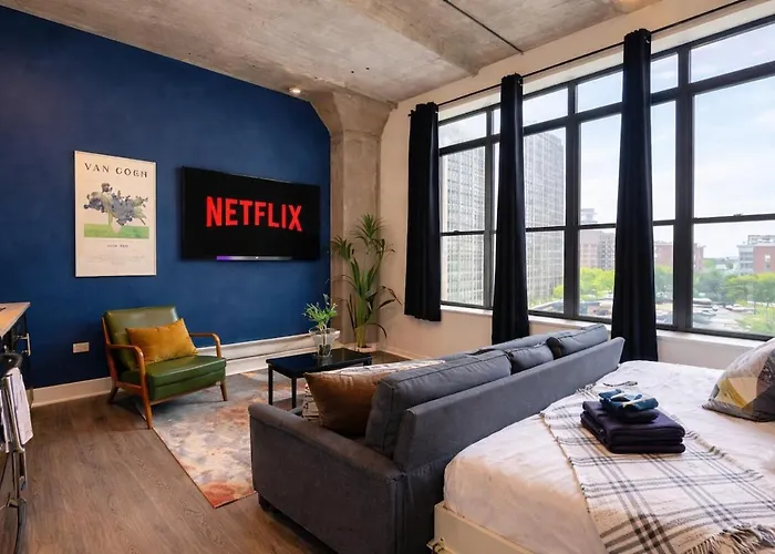 Elegant South Loop With Optional Parking And Gym Access Walk To Mccormick Place & Field Museum *