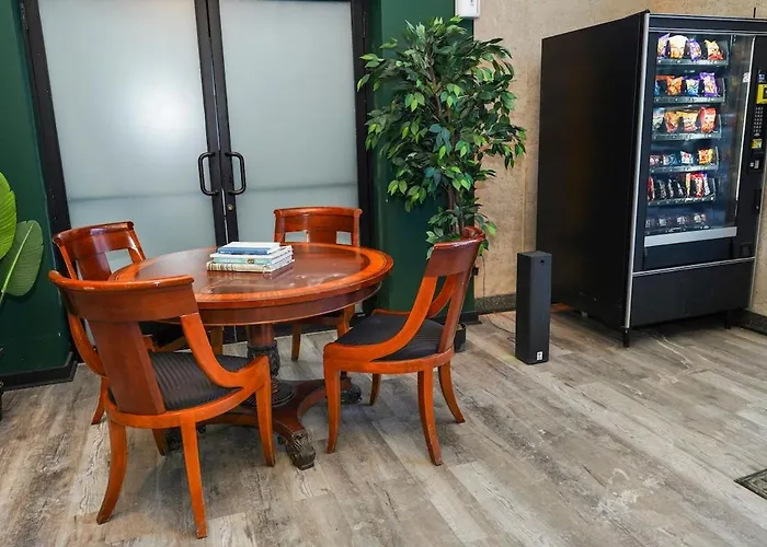 Elegant South Loop With Optional Parking And Gym Access Walk To Mccormick Place & Field Museum *
